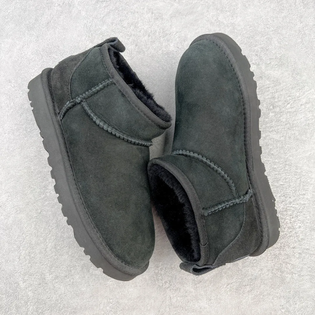 Pick up locally 💰520 UGG Zhou Dongyu's same style 6109 classic autumn and winter sheep fur integrated snow boots. All shoes are made from ZP. Longfeng A-grade Australian imported sheep fur integrated men's and women's boots. Brand OEM production line. Fully follow the ZP process. OEM original pattern maker. Adhering to the principle of no original shoes and no development selection. Pay attention to every detail. The most authentic version on the market TREADLITE "Light Wing" technology outsole Lightweight/durable/flexible/pile type [solemn after-sales commitment] If there are major quality problems such as degumming/broken bottom within one month, we will directly replace it with a new one for you! Size: 35 36 37 38 39 40 41 42 43 44 45 Coding: by2936050